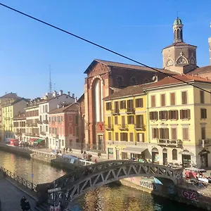 https://canal-view-historical-apartment.italymilanhotels.net