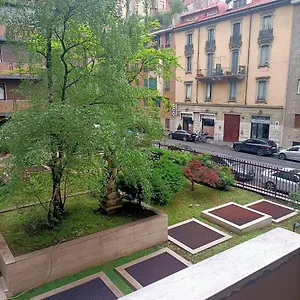 Egadi House , Milán Italia